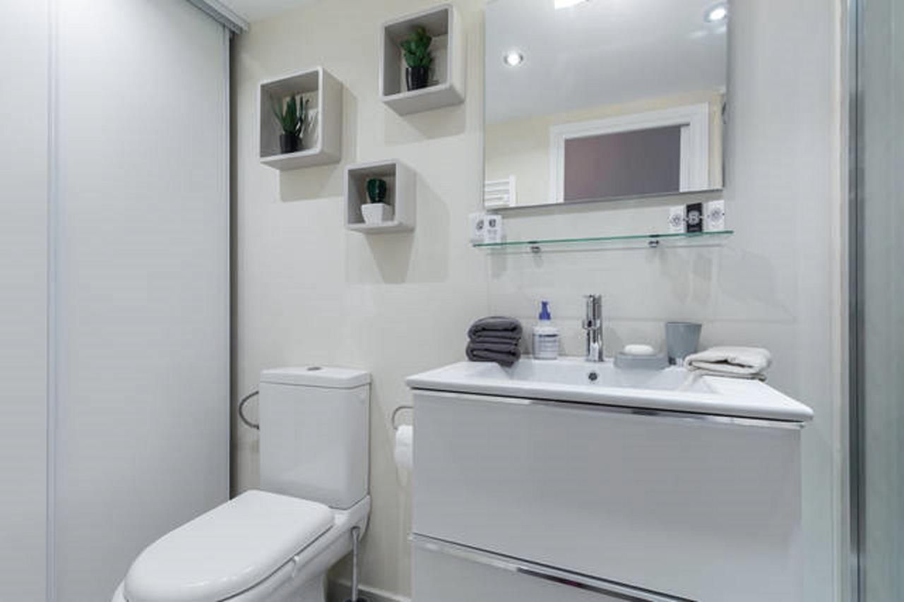 Angle Droit- Loft Charmant Et Atypique, Climatisation, Vieux-นีซ ภายนอก รูปภาพ